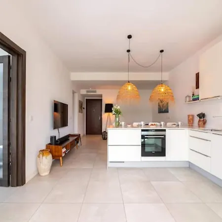 Luxury In Les Pins 公寓 *